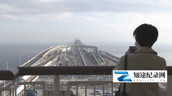 [NHK]年末的观景台 海萤停车场 海ほたるパーキングエリア 年の瀬の展望台で-知途纪录片网盘资源下载