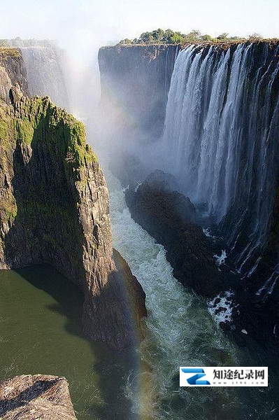 [BBC]维多利亚瀑布——雷鸣雨雾 Victoria Falls – The Smoke That Thunders-知途纪录片网盘资源下载